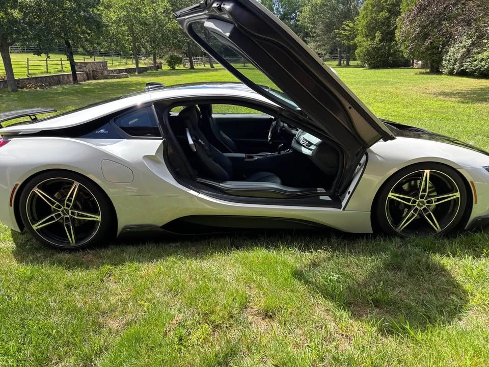 2016 BMW i8 - Image 9 of 12