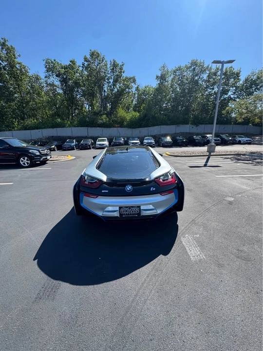 2016 BMW i8 - Image 7 of 8
