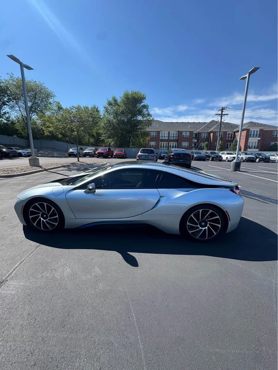 2016 BMW i8 - Image 6 of 8
