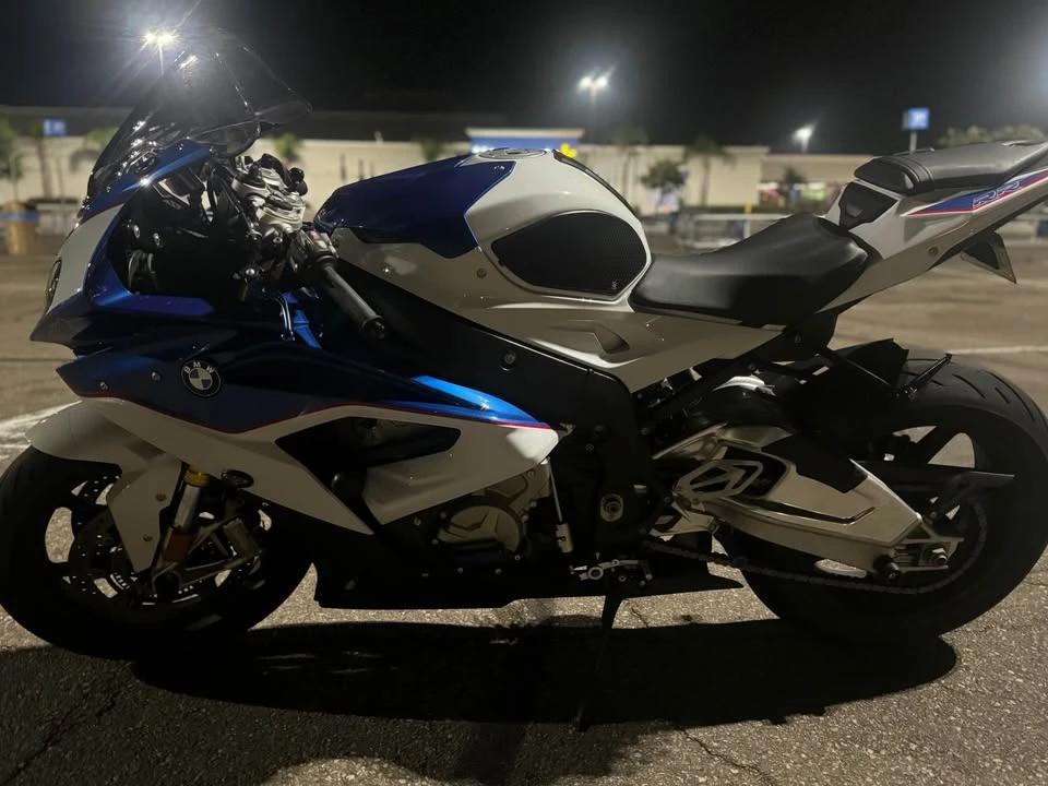 2016 BMW S1000 - Image 4 of 4