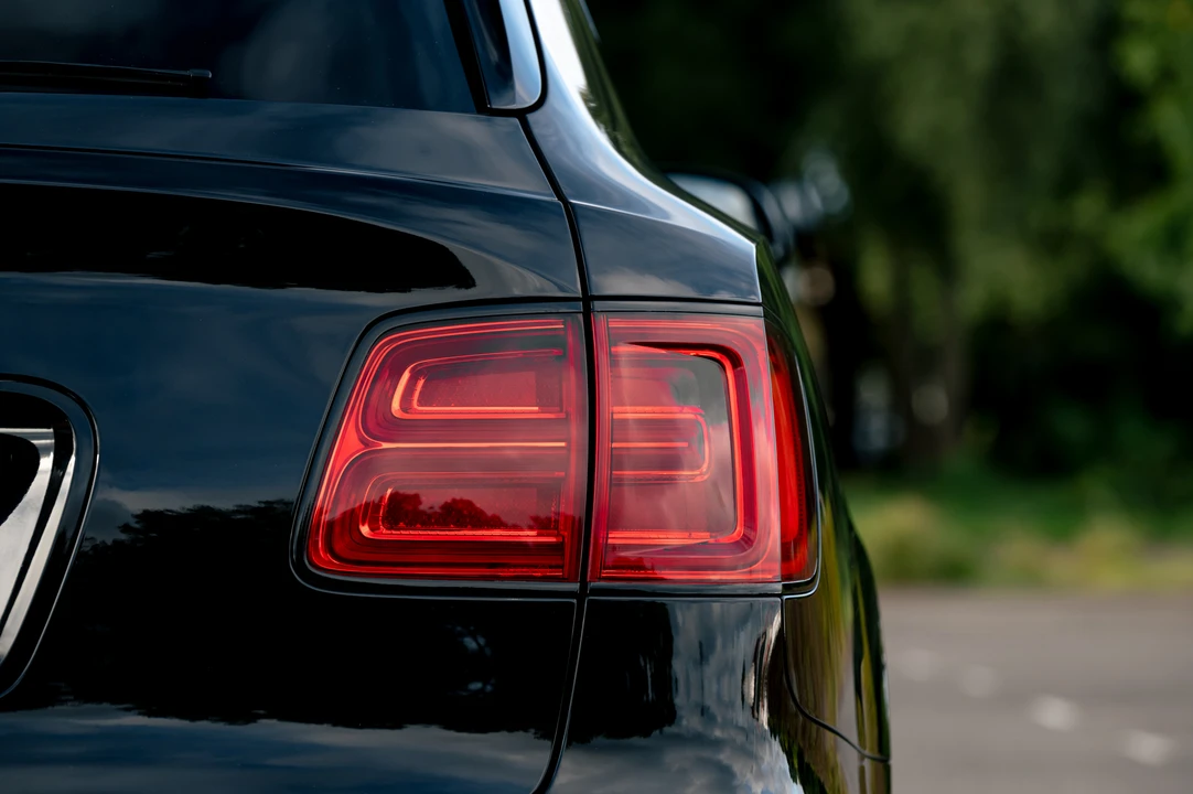2016 Bentley Bentayga - Image 24 of 31