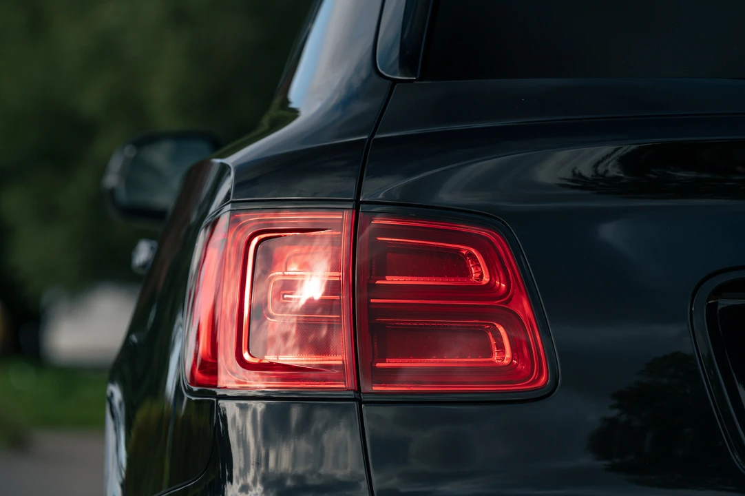 2016 Bentley Bentayga - Image 25 of 31