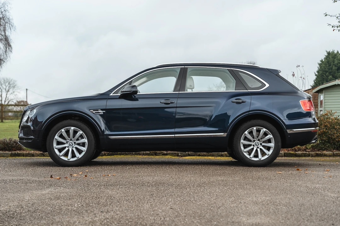 2016 Bentley Bentayga - Image 13 of 31
