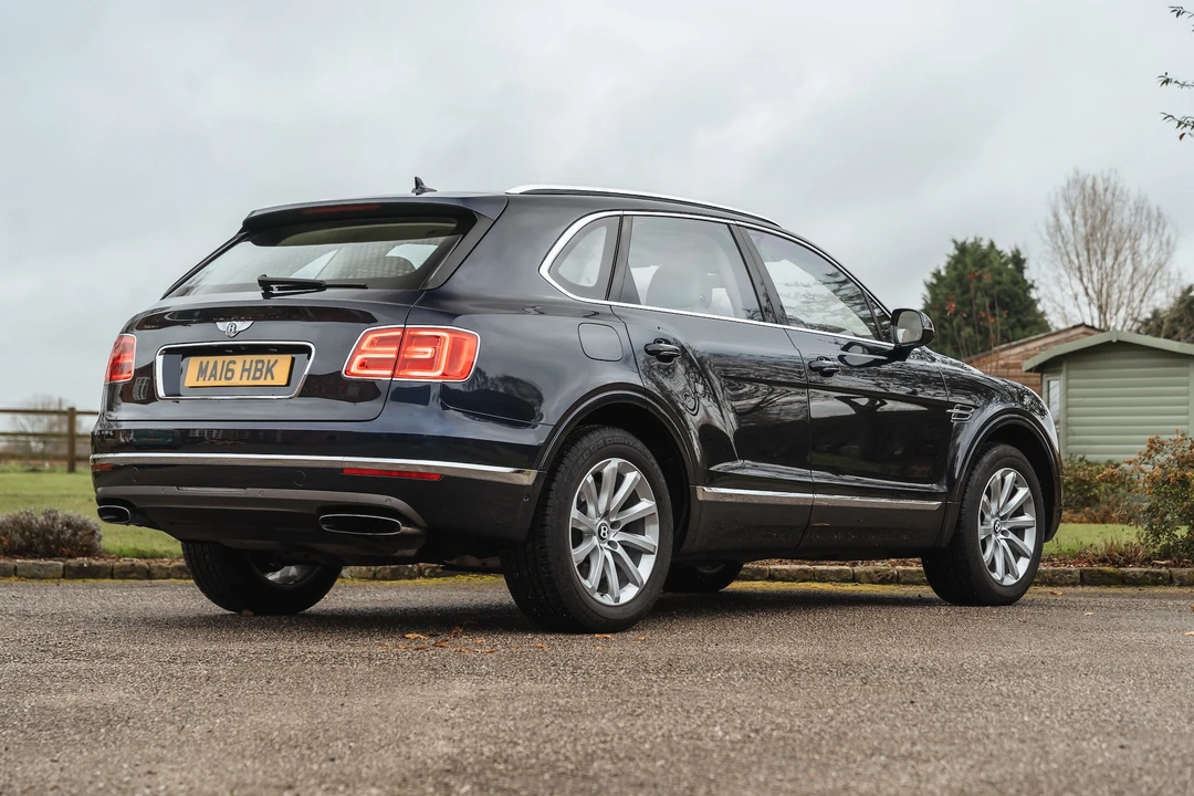 2016 Bentley Bentayga - Image 16 of 31