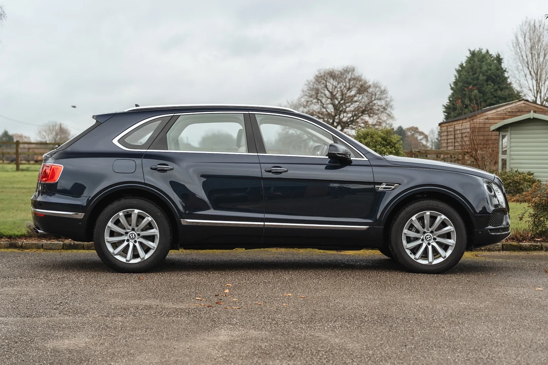 2016 Bentley Bentayga - Image 9 of 31
