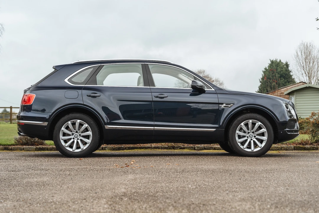 2016 Bentley Bentayga - Image 18 of 31