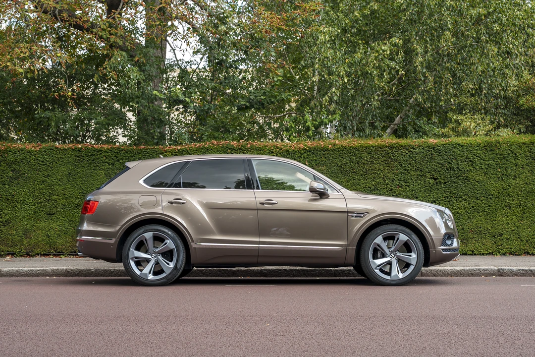 2016 Bentley Bentayga - Image 8 of 31