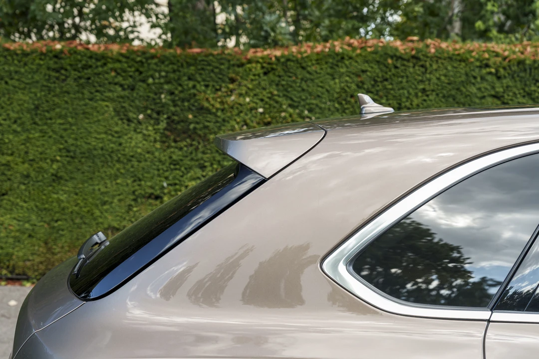 2016 Bentley Bentayga - Image 27 of 31