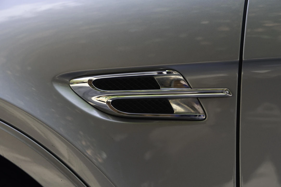 2016 Bentley Bentayga - Image 29 of 31