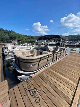 2016 Bentley 22 Pontoon