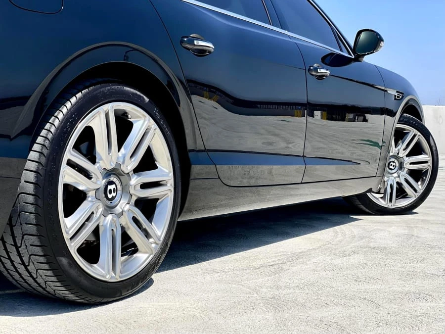 2016 Bentley Continental - Image 26 of 31