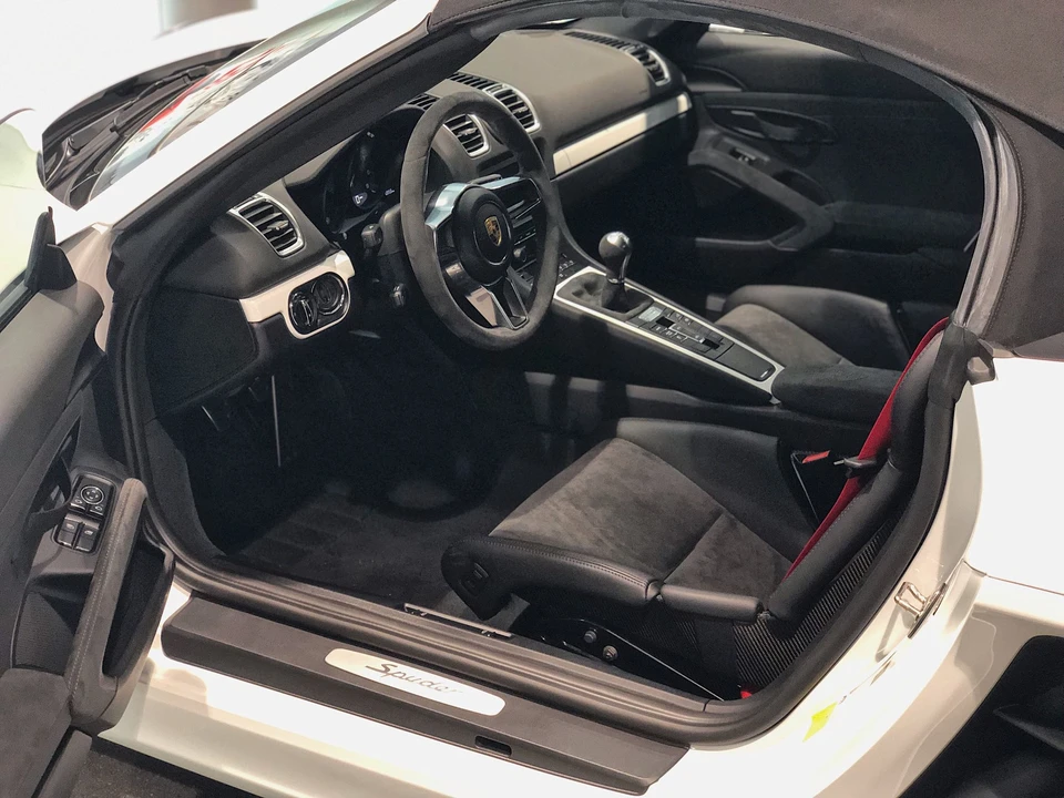2016 Porsche 981 Boxster Spyder - Image 7 of 10
