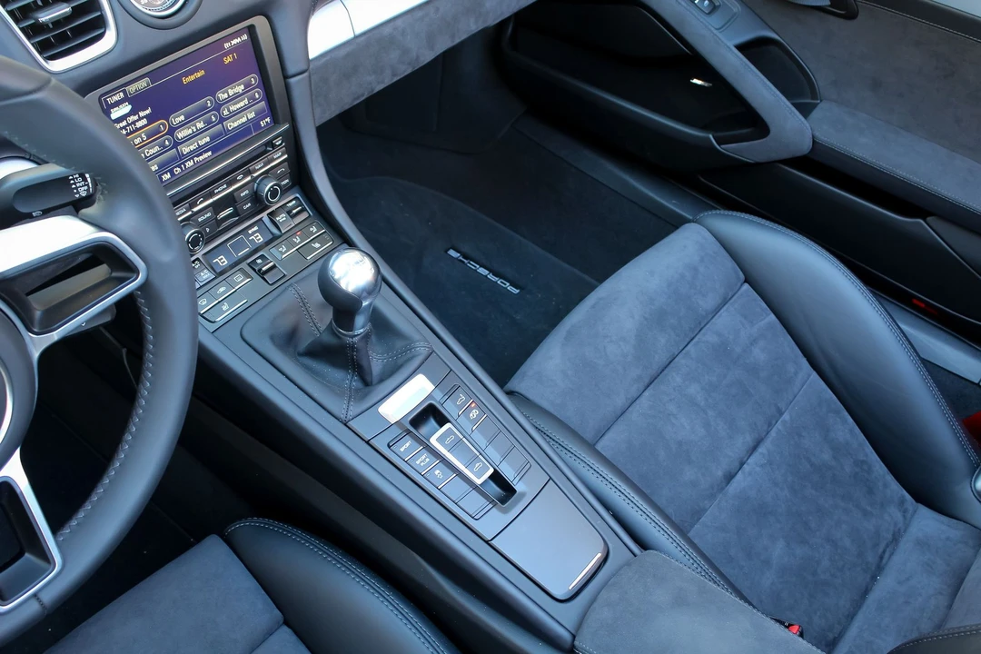 2016 Porsche 981 Boxster Spyder - Image 8 of 13