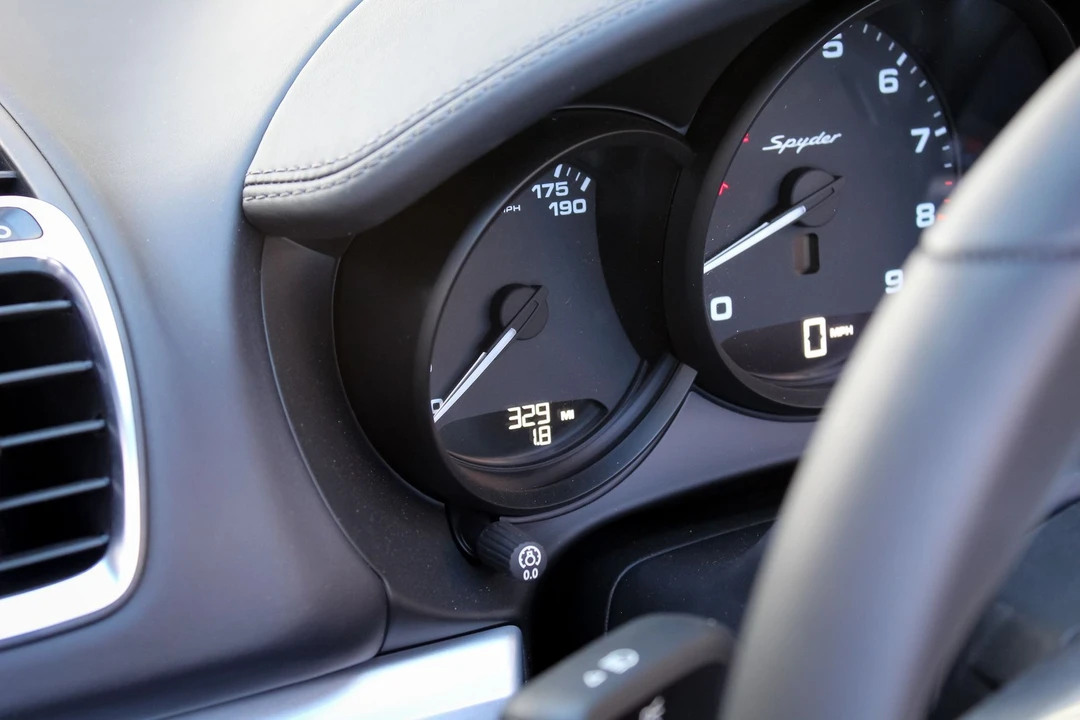 2016 Porsche 981 Boxster Spyder - Image 9 of 13