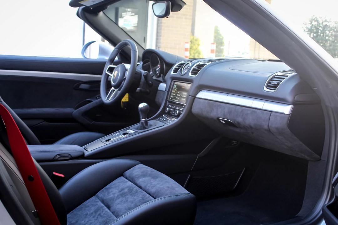 2016 Porsche 981 Boxster Spyder - Image 12 of 13