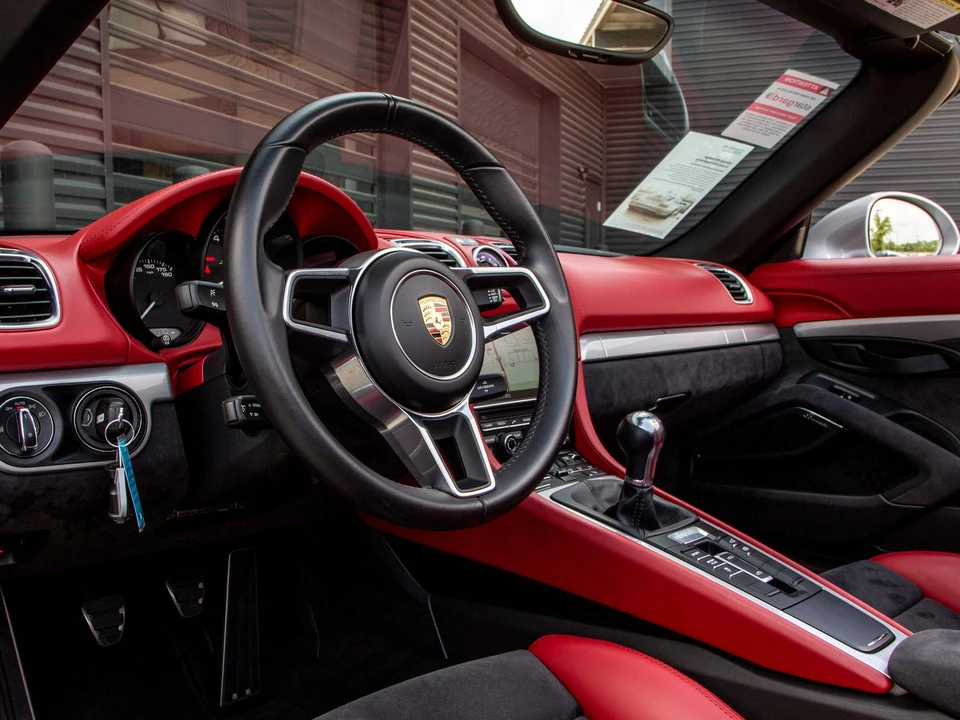 2016 Porsche 981 Boxster Spyder - Image 13 of 19