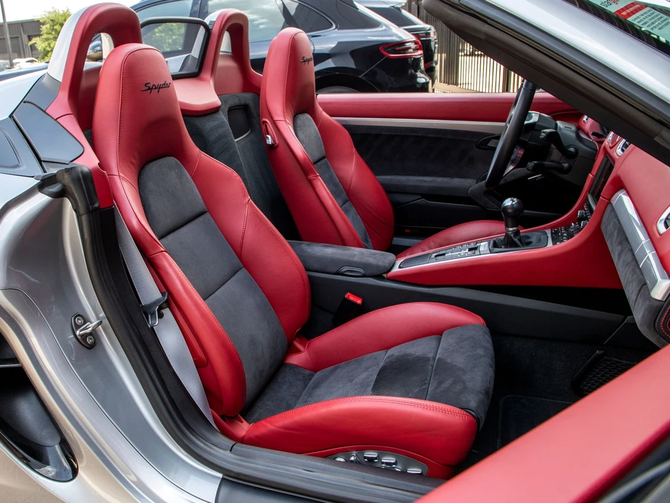 2016 Porsche 981 Boxster Spyder - Image 17 of 19