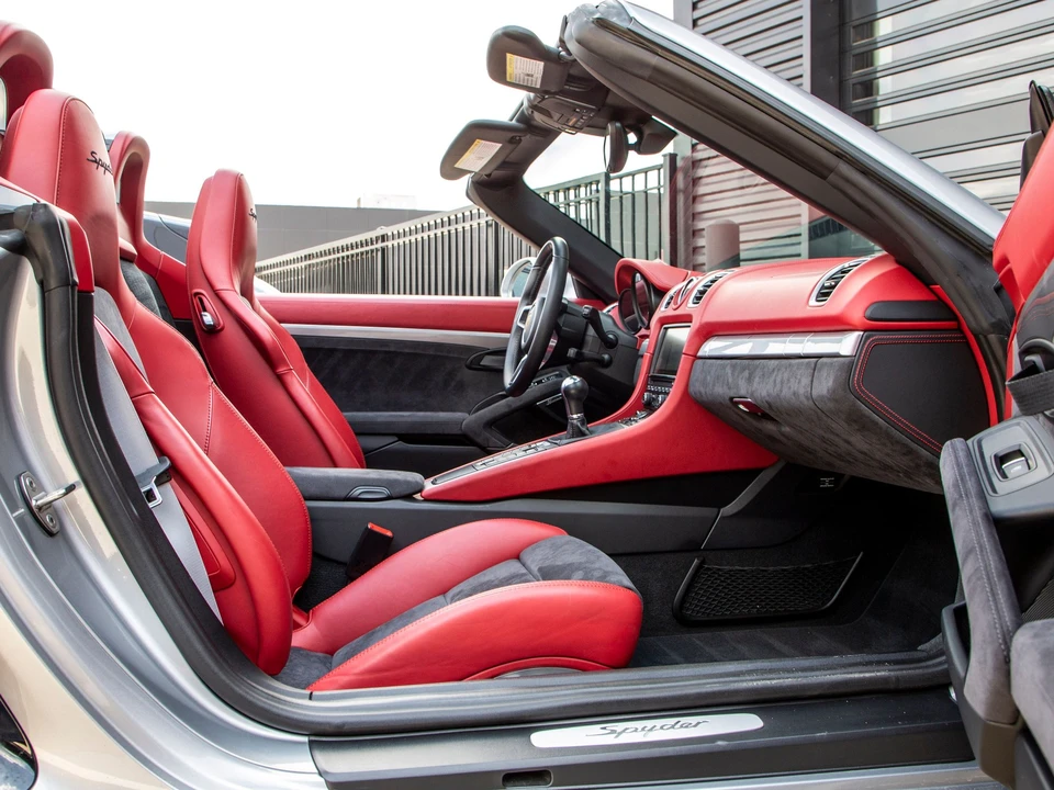 2016 Porsche 981 Boxster Spyder - Image 18 of 19
