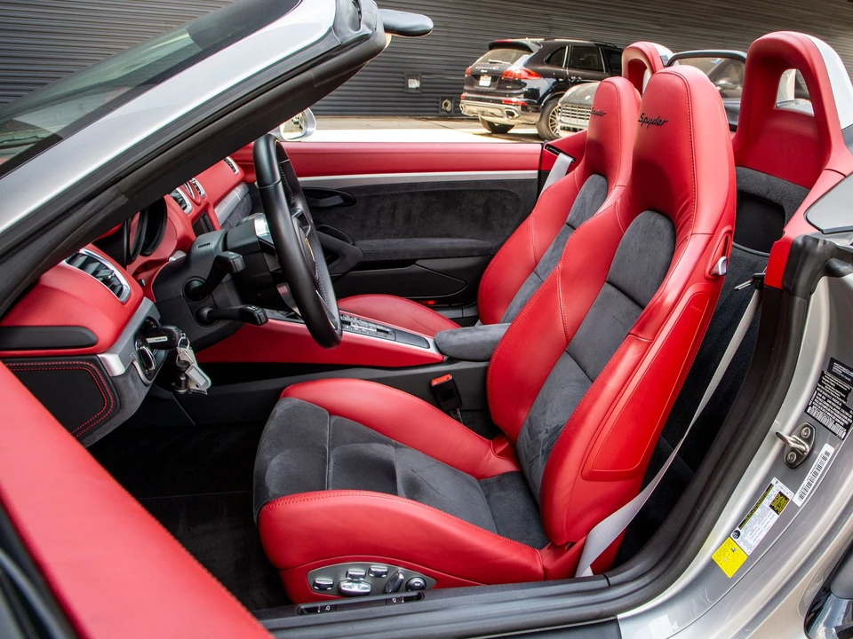2016 Porsche 981 Boxster Spyder - Image 15 of 19