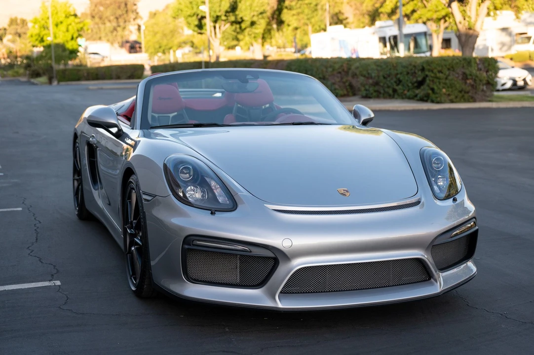 2016 Porsche 981 Boxster Spyder - Image 2 of 31