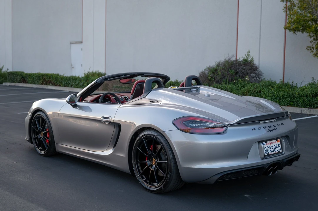 2016 Porsche 981 Boxster Spyder - Image 10 of 31