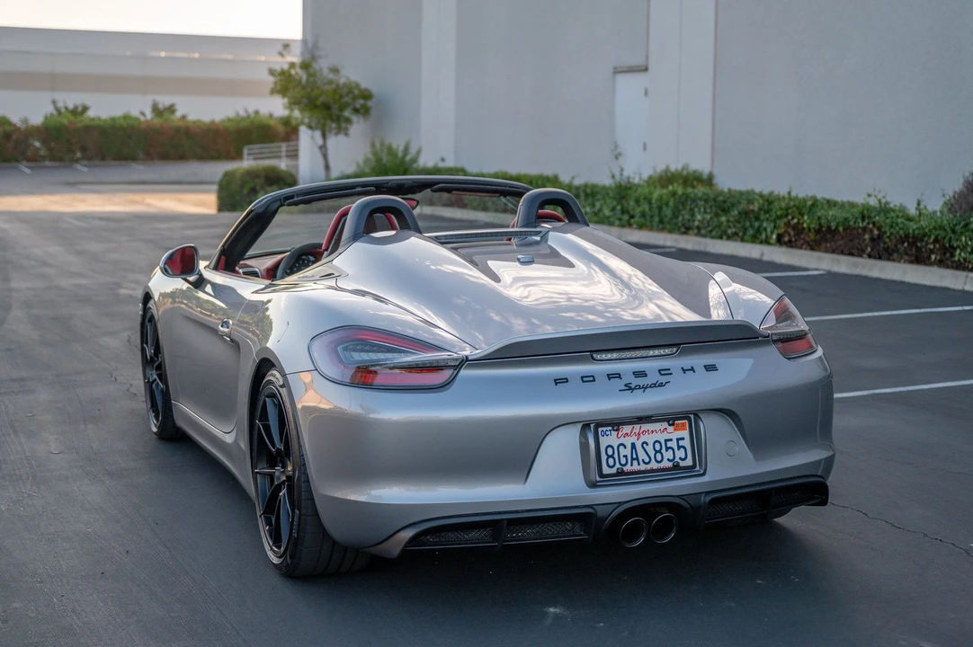 2016 Porsche 981 Boxster Spyder - Image 11 of 31