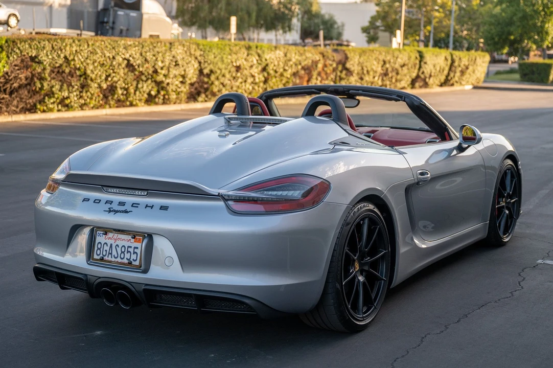 2016 Porsche 981 Boxster Spyder - Image 13 of 31