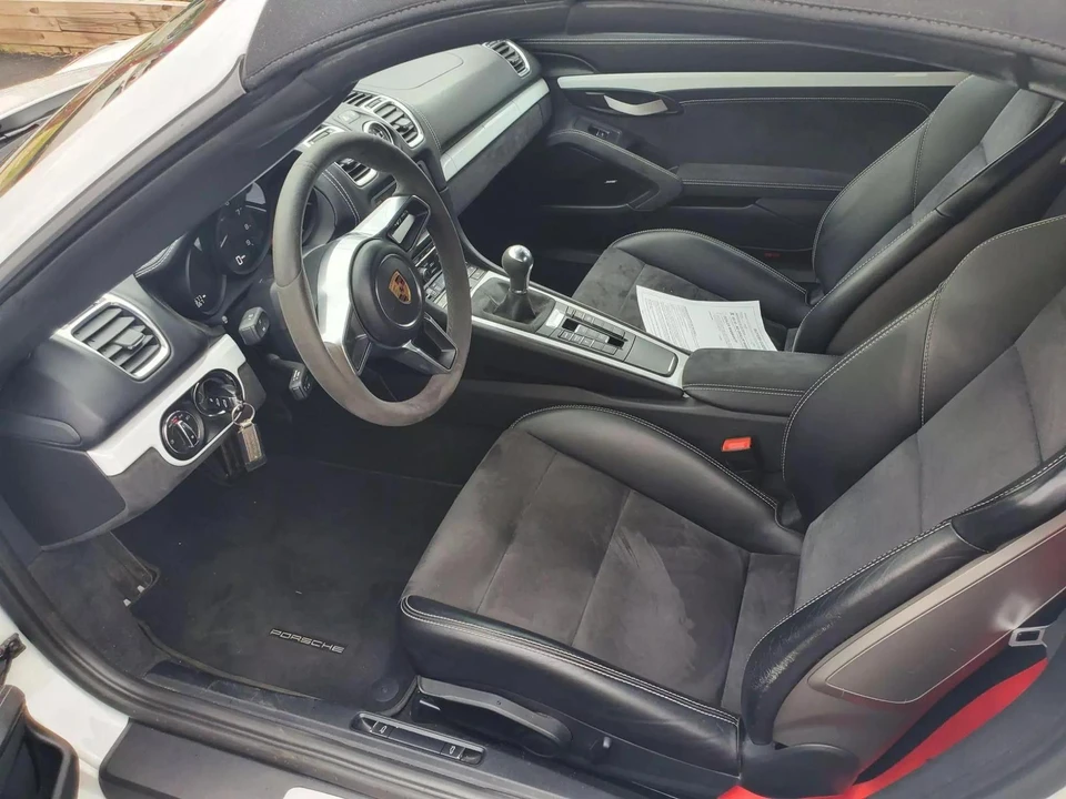 2016 Porsche 981 Boxster Spyder - Image 5 of 9