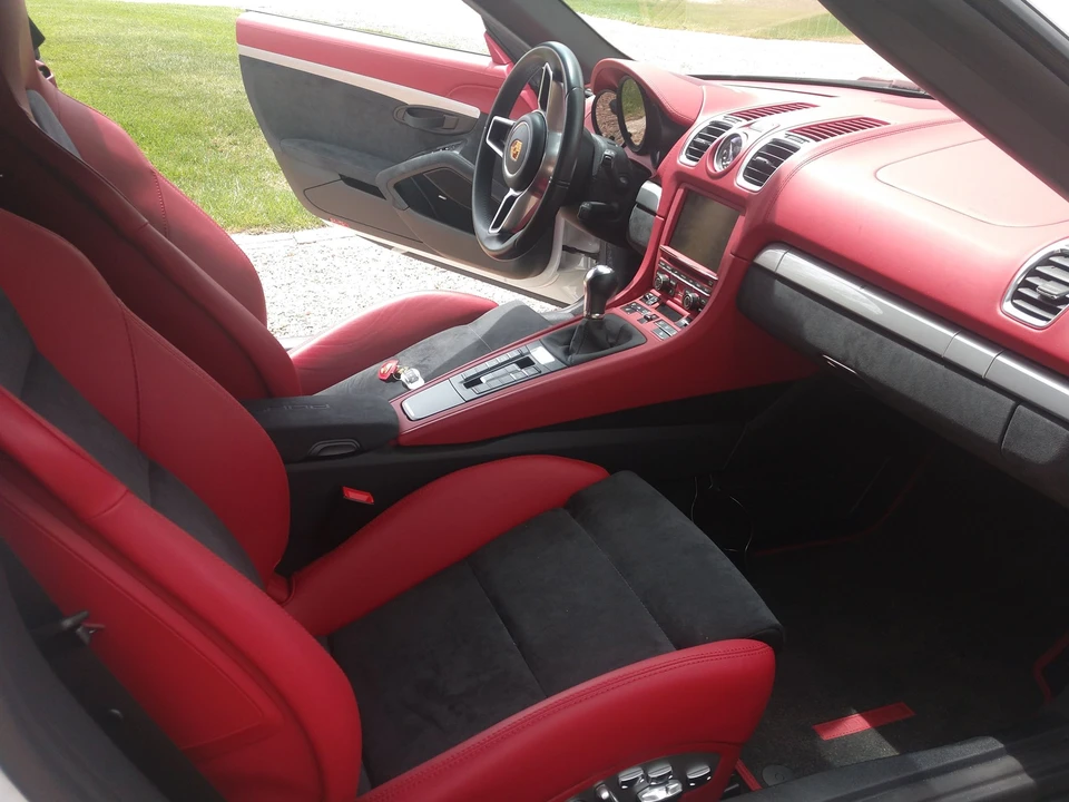 2016 Porsche 981 Boxster Spyder - Image 8 of 9