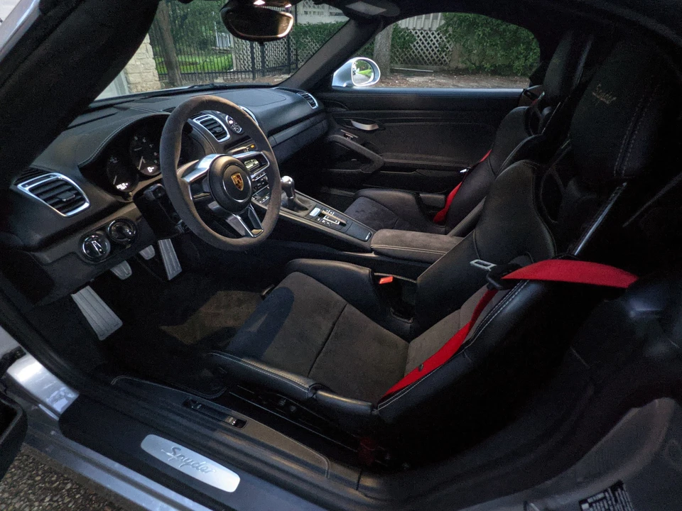 2016 Porsche 981 Boxster Spyder - Image 18 of 20