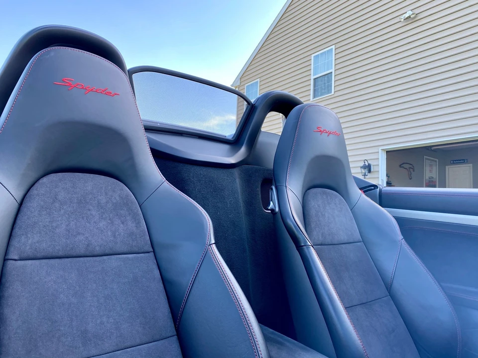 2016 Porsche 981 Boxster Spyder - Image 26 of 31