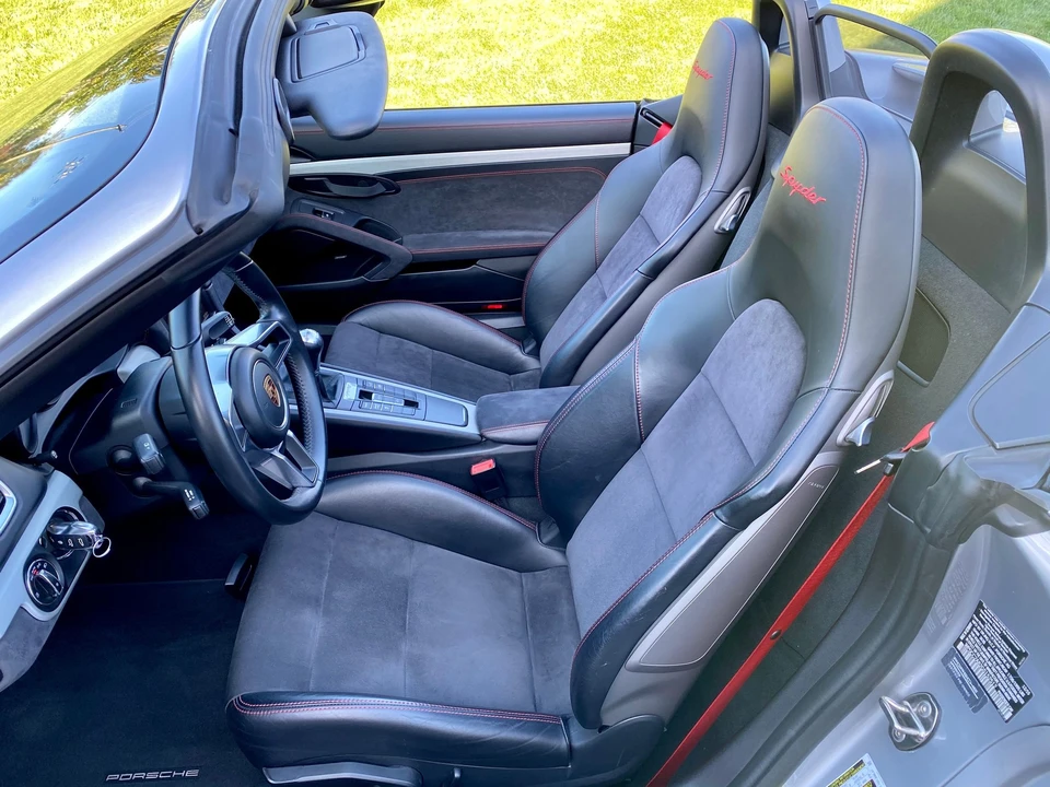 2016 Porsche 981 Boxster Spyder - Image 18 of 31