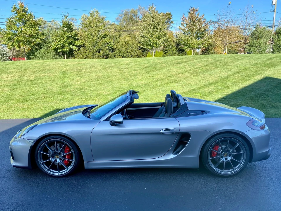 2016 Porsche 981 Boxster Spyder - Image 28 of 31