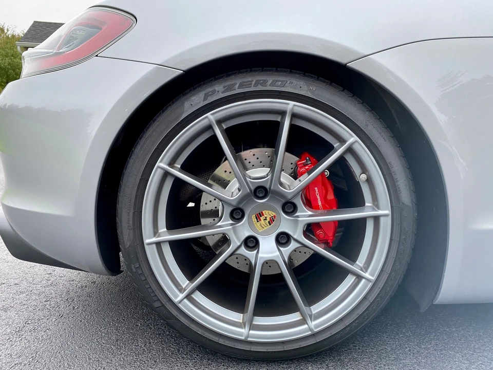 2016 Porsche 981 Boxster Spyder - Image 15 of 31