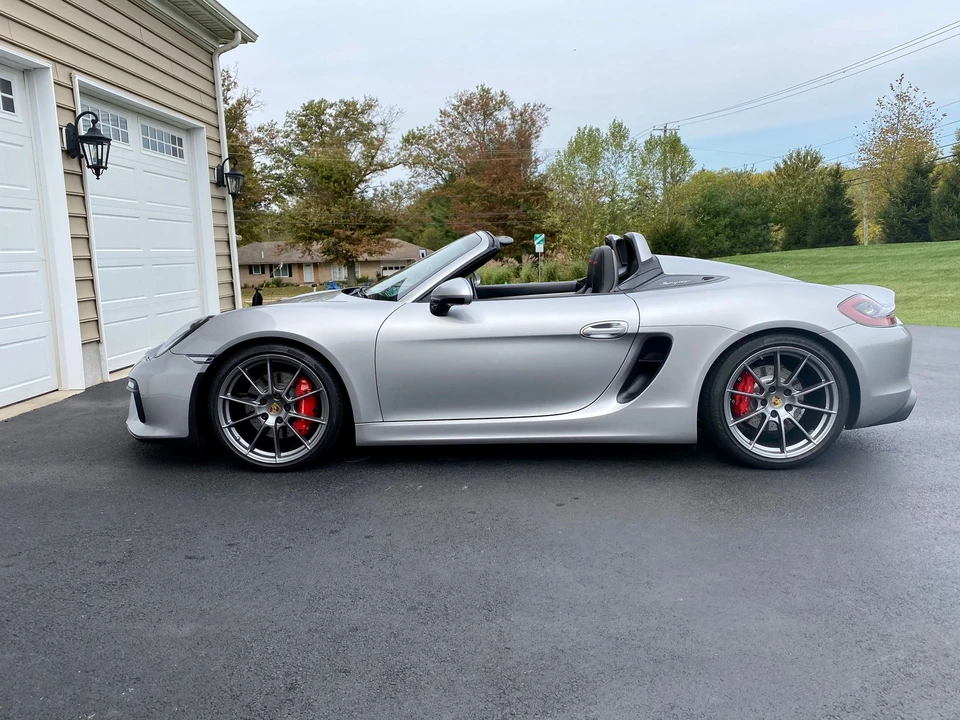 2016 Porsche 981 Boxster Spyder - Image 9 of 31