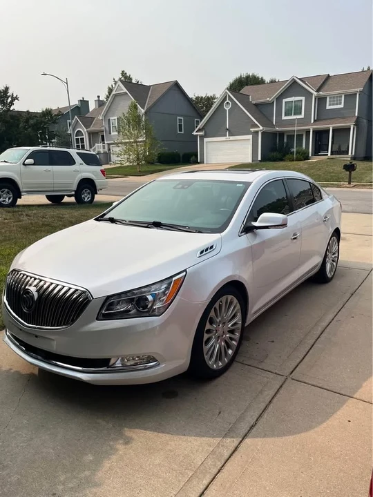 2016 Buick LaCrosse - Image 2 of 10