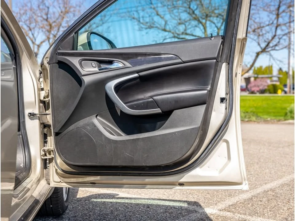 2016 Buick Regal - Image 15 of 19