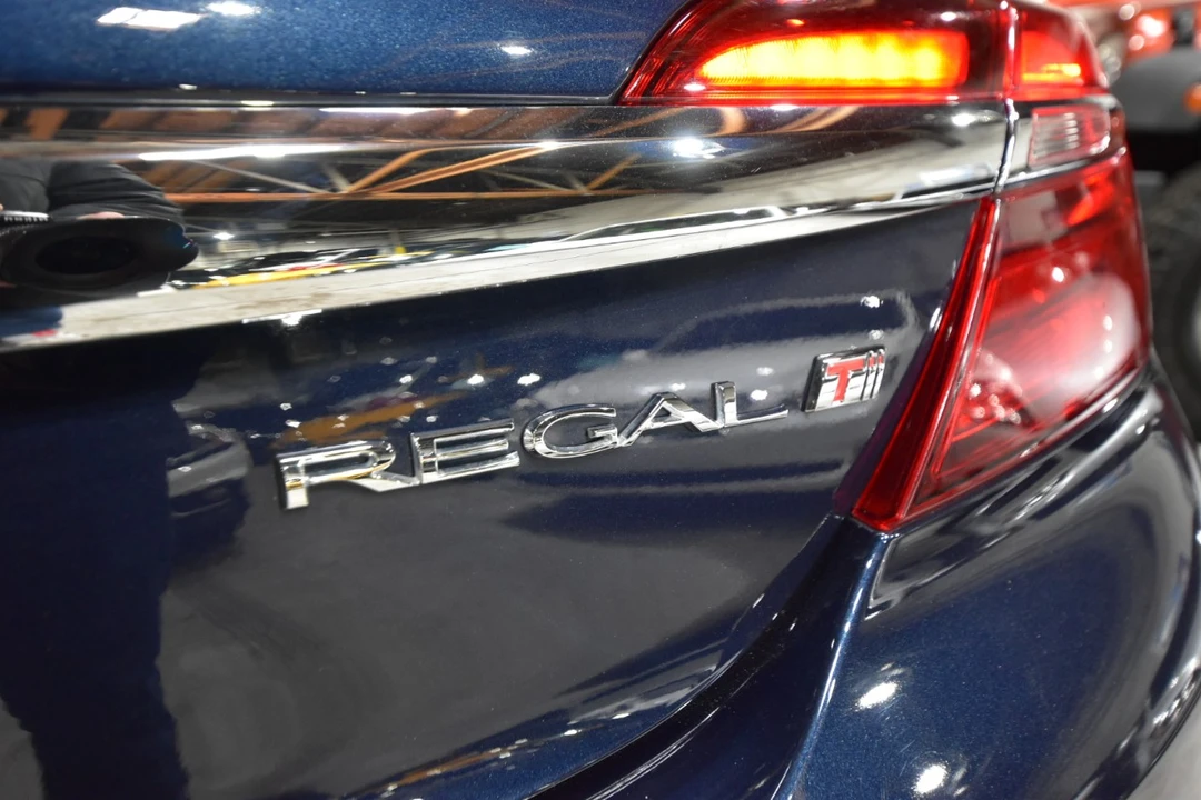 2016 Buick Regal - Image 10 of 21