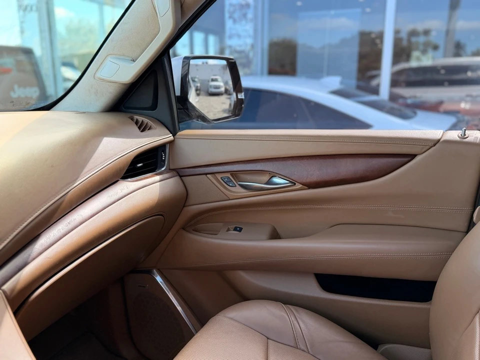 2016 Cadillac Escalade 4th Gen - Image 17 of 21