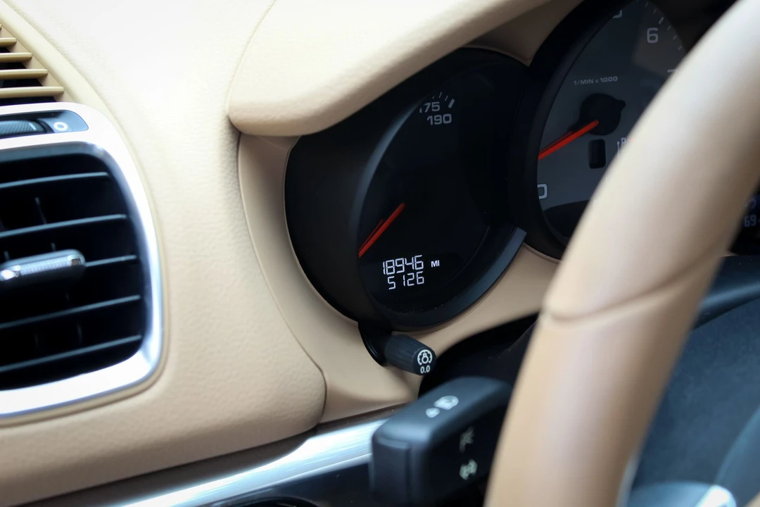 2016 Porsche 981 Cayman S - Image 11 of 18