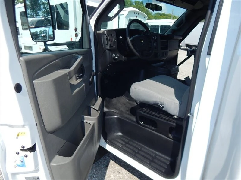 2016 Chevrolet Express - Image 14 of 21