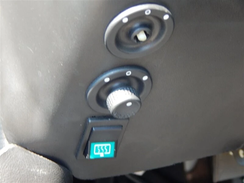 2016 Chevrolet Express - Image 18 of 21