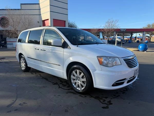 2016 Chrysler Town & Country - Image 2 of 7
