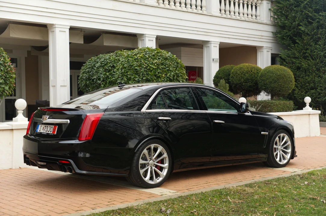 2016 Cadillac CTS-V 3rd Gen - Image 5 of 31
