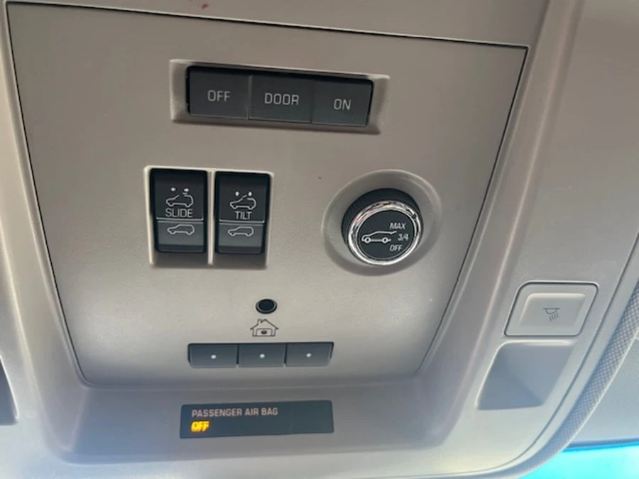 2016 Cadillac Escalade 4th Gen - Image 11 of 19