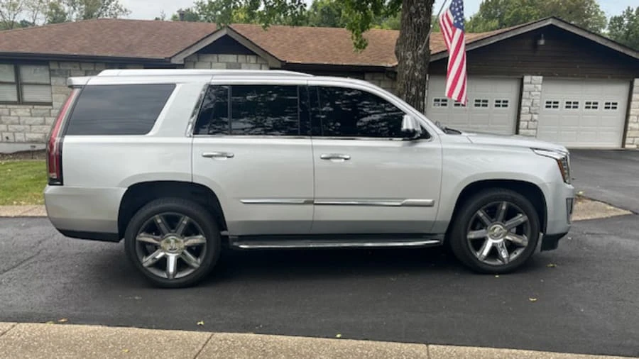 2016 Cadillac Escalade 4th Gen - Image 2 of 19