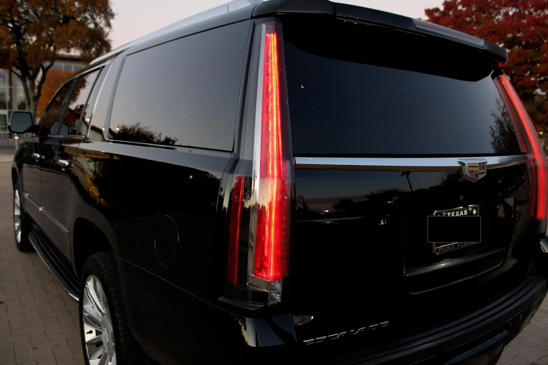 2016 Cadillac Escalade 4th Gen - Image 28 of 31