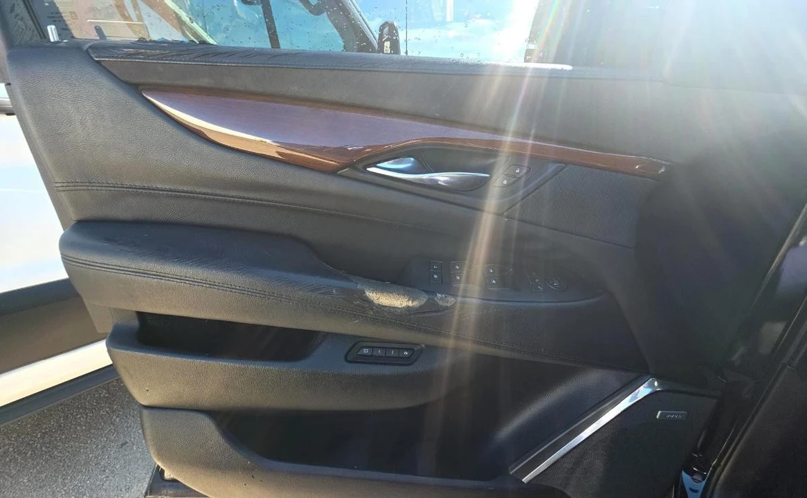 2016 Cadillac Escalade 4th Gen - Image 9 of 14