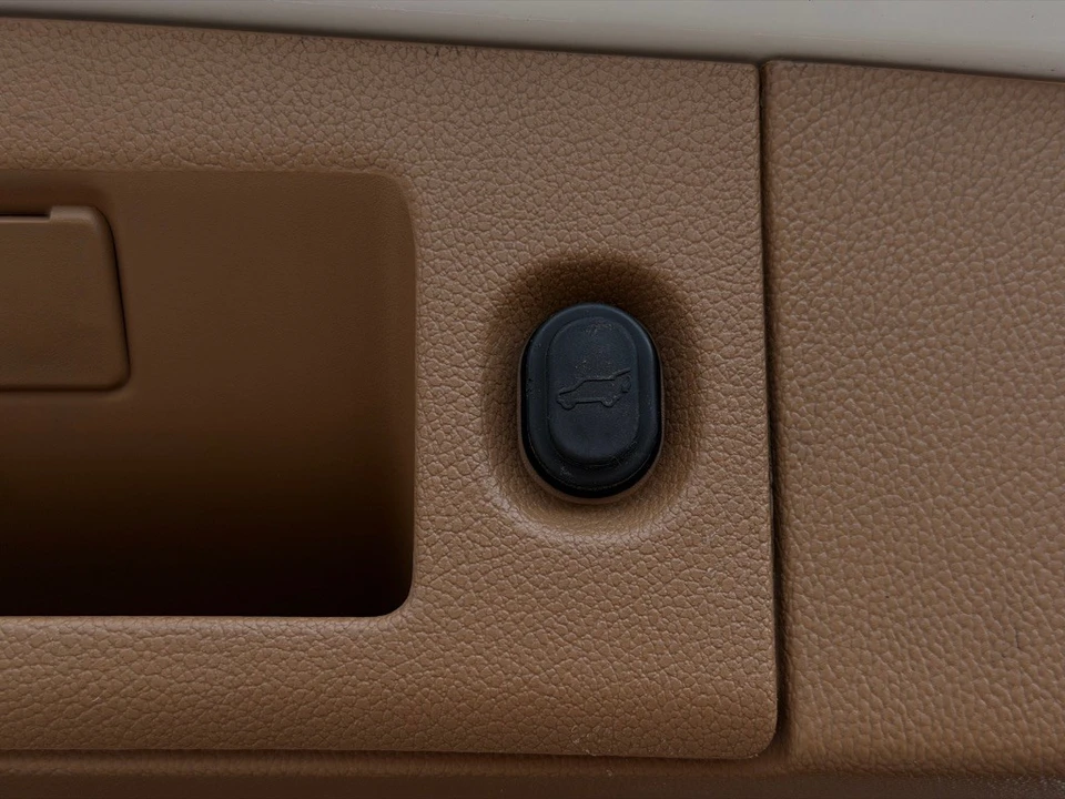 2016 Cadillac Escalade 4th Gen - Image 8 of 21