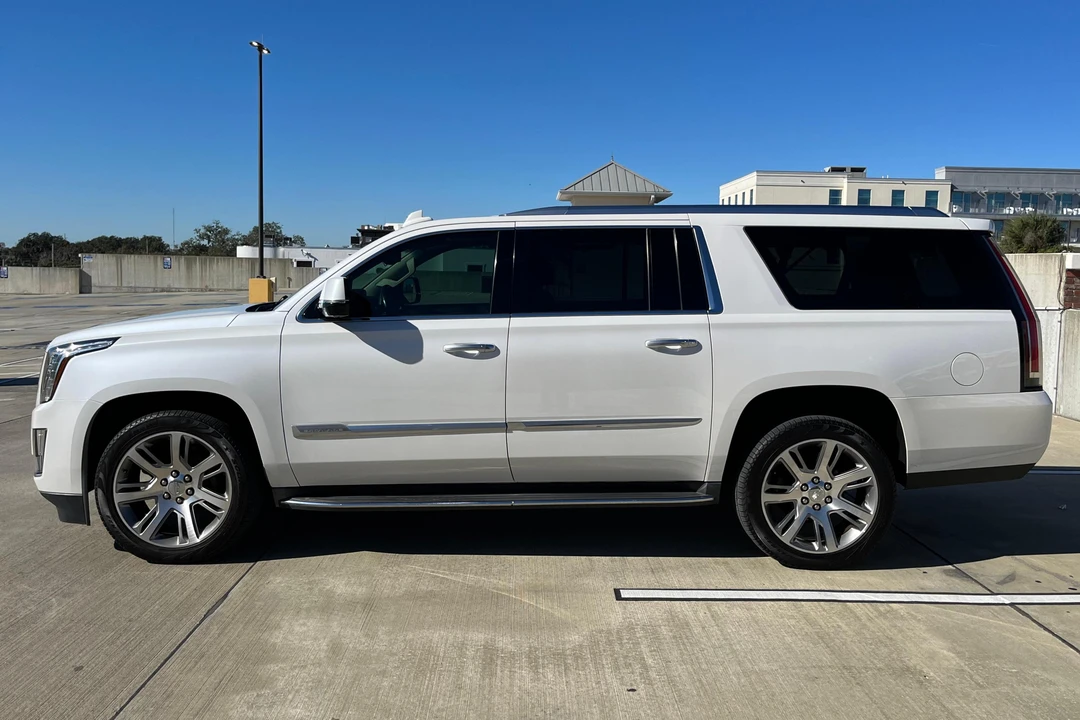 2016 Cadillac Escalade 4th Gen - Image 3 of 31